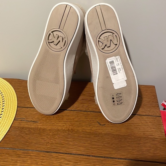 Michael Kors Sneakers, Size 6 - Picture 7 of 10